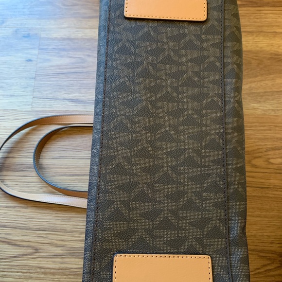 Michael Kors Brown/Tan Shoulder Purse NWOT - Picture 8 of 8